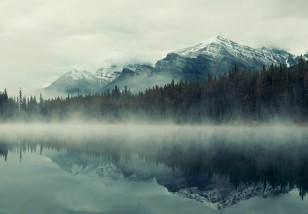 Fototapeta góry las we mgle natura krajobraz jezioro
